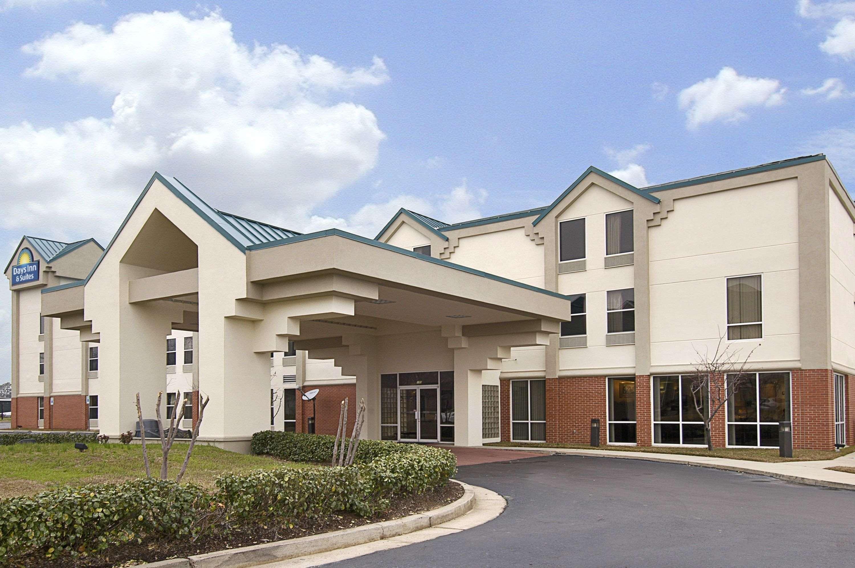 Days Inn & Suites By Wyndham Ridgeland Exterior photo